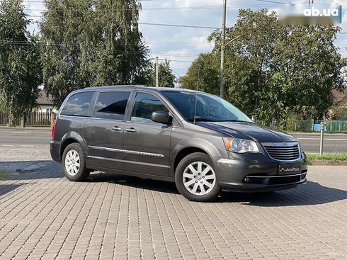 Chrysler town&country 2016 - фото 11