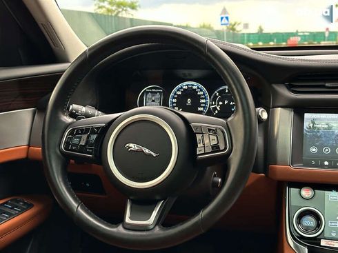 Jaguar XF 2016 - фото 21