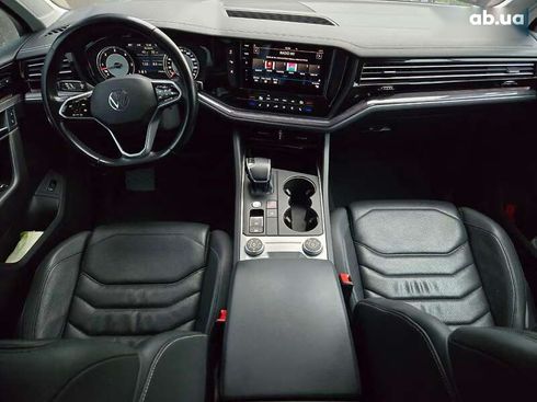 Volkswagen Touareg 2021 - фото 25