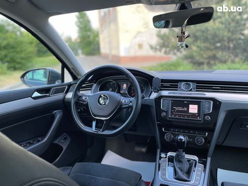 Volkswagen Passat 2016 серый - фото 31