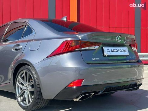 Lexus IS 2018 - фото 7