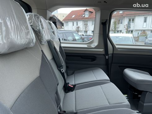 Volkswagen Multivan 2023 - фото 4