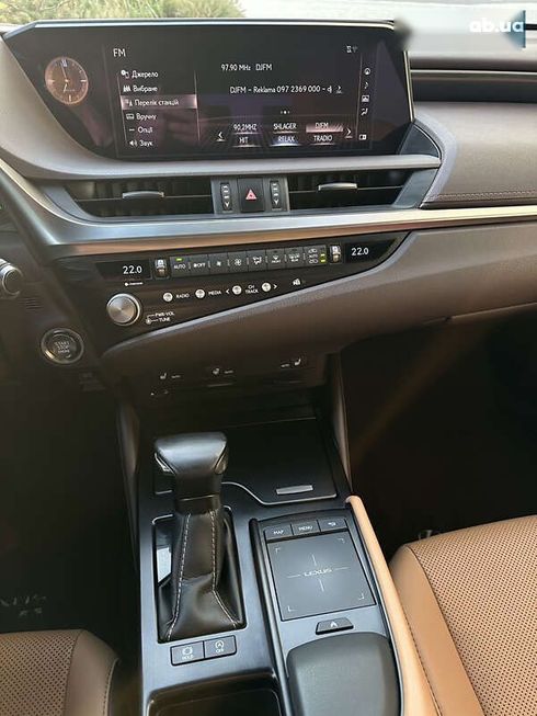 Lexus ES 2021 - фото 17