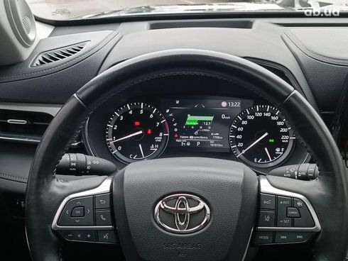 Toyota Highlander 2021 коричневый - фото 33