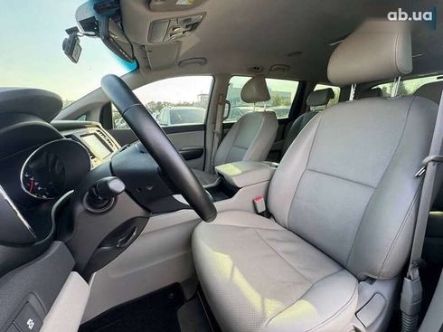 Kia Carnival 2016 - фото 20