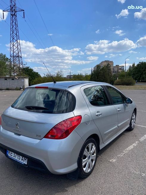 Peugeot 308 2011 серебристый - фото 17