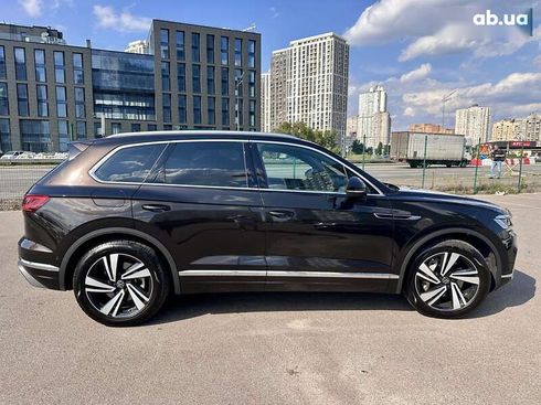 Volkswagen Touareg 2022 - фото 3
