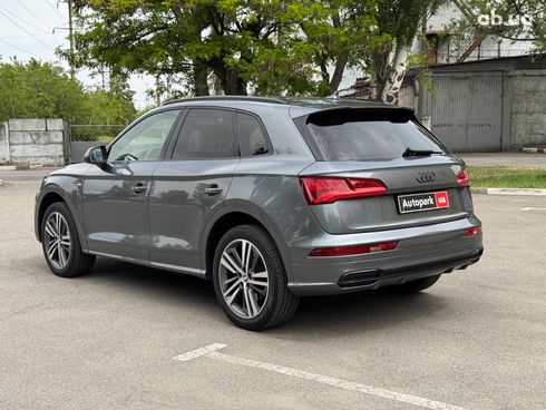 Audi Q5 2020 серый - фото 3