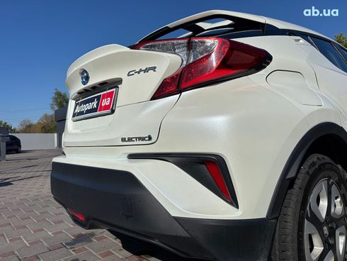 Toyota C-HR 2020 белый - фото 12