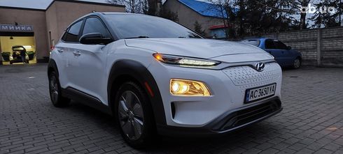 Hyundai Kona Electric 2021 белый - фото 7