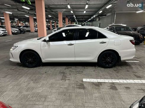 Toyota Camry 2015 - фото 16