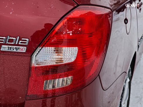 Skoda Fabia 2009 красный - фото 11
