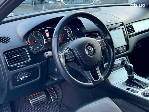Volkswagen Touareg 2012 серый - фото 20