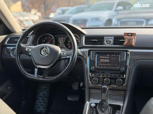 Volkswagen Passat 2017 черный - фото 45