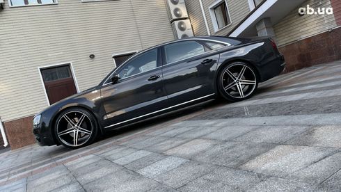 Audi A8 2012 серый - фото 4