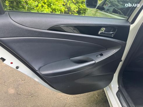 Hyundai Sonata 2011 белый - фото 14