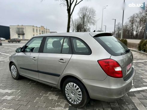 Skoda Fabia 2010 - фото 14