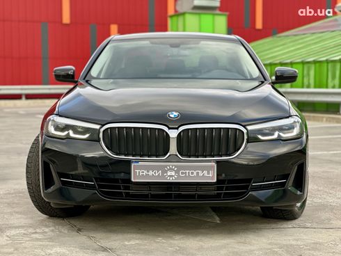 BMW 5 серия 2020 черный - фото 2