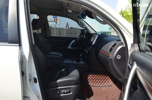 Toyota Land Cruiser 2016 белый - фото 11