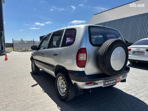 Chevrolet Niva 2004 серый - фото 6