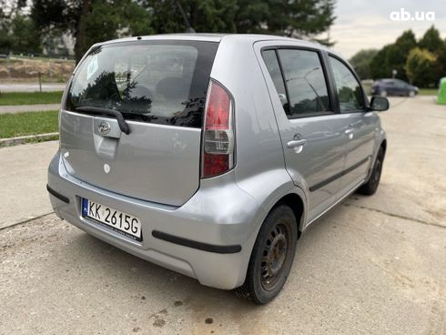 Daihatsu Sirion 2005 серый - фото 2