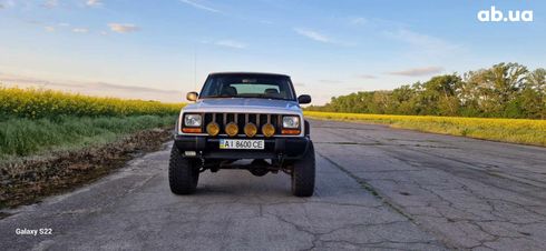 Jeep Cherokee 1998 серебристый - фото 3