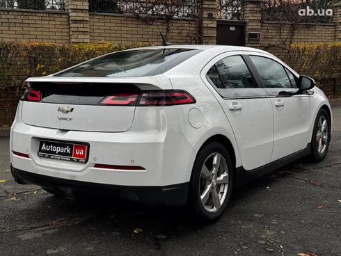 Chevrolet Volt 2012 белый - фото 13