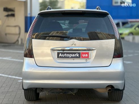Mitsubishi Grandis 2007 серый - фото 5