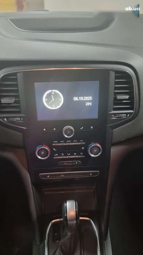 Renault Megane 2020 - фото 13