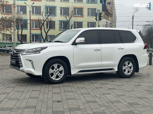 Lexus LX 2017 - фото 15
