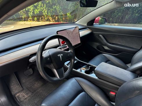 Tesla Model 3 2020 красный - фото 10