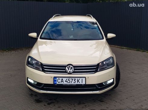 Volkswagen Passat Variant 2013 бежевый - фото 3