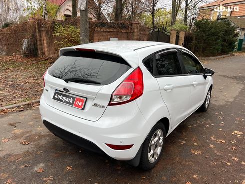 Ford Fiesta 2013 белый - фото 5