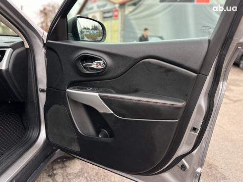 Jeep Cherokee 2018 серый - фото 64