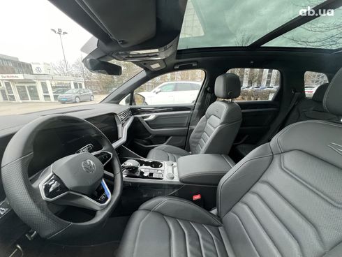 Volkswagen Touareg R 2022 - фото 23