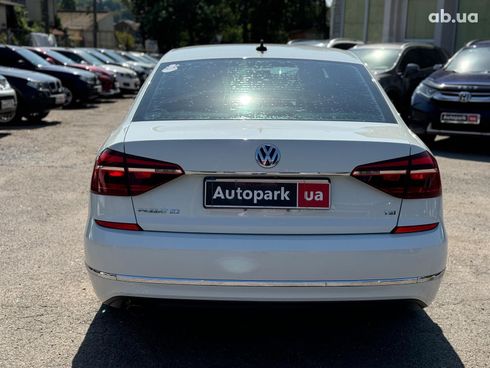 Volkswagen Passat 2016 белый - фото 16
