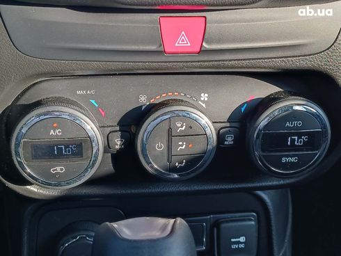 Jeep Renegade 2017 серый - фото 30