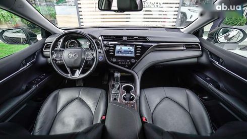 Toyota Camry 2020 - фото 8