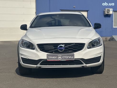 Volvo V60 Cross Country 2016 белый - фото 7