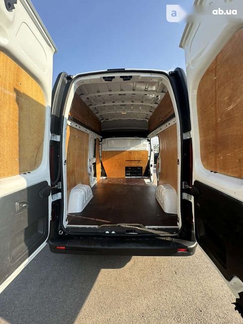 Renault Trafic 2021 - фото 29