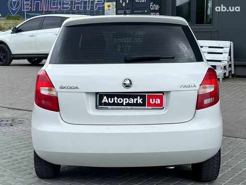 Skoda Fabia 2014 белый - фото 8