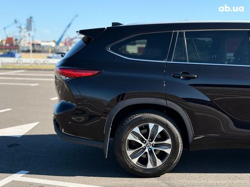 Toyota Highlander 2021 коричневый - фото 9