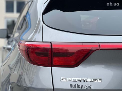 Kia Sportage 2018 серый - фото 11