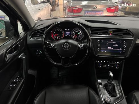 Volkswagen Tiguan 2018 серый - фото 13