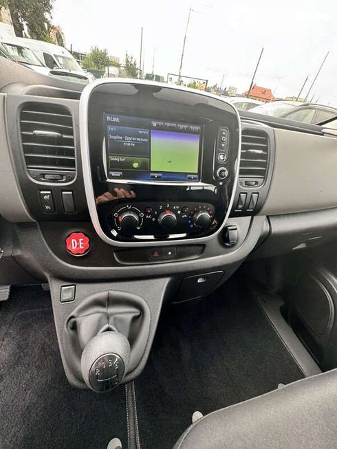 Renault Trafic 2019 - фото 18