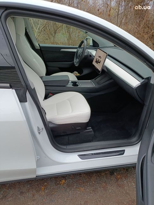 Tesla Model Y 2023 белый - фото 12