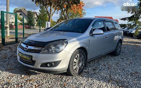 Opel Astra 2010 - фото 4
