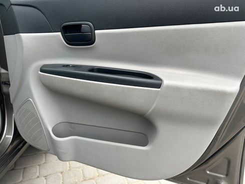 Hyundai Accent 2008 бежевый - фото 19