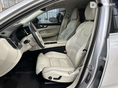 Volvo XC60 2017 - фото 16