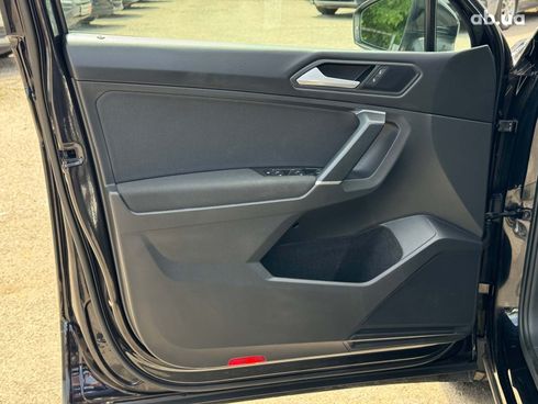 Volkswagen Tiguan 2019 черный - фото 18
